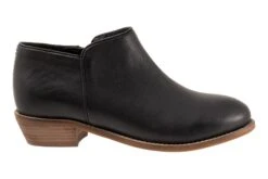 Rocklin -Classic Shoe Corner S1457 001 outside